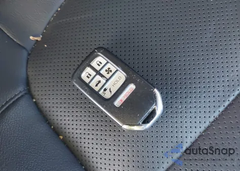 2021 Honda Clarity Plug-In Hybrid Touring z USA, uszkodzony, nr VIN JHMZC5F39MC002149